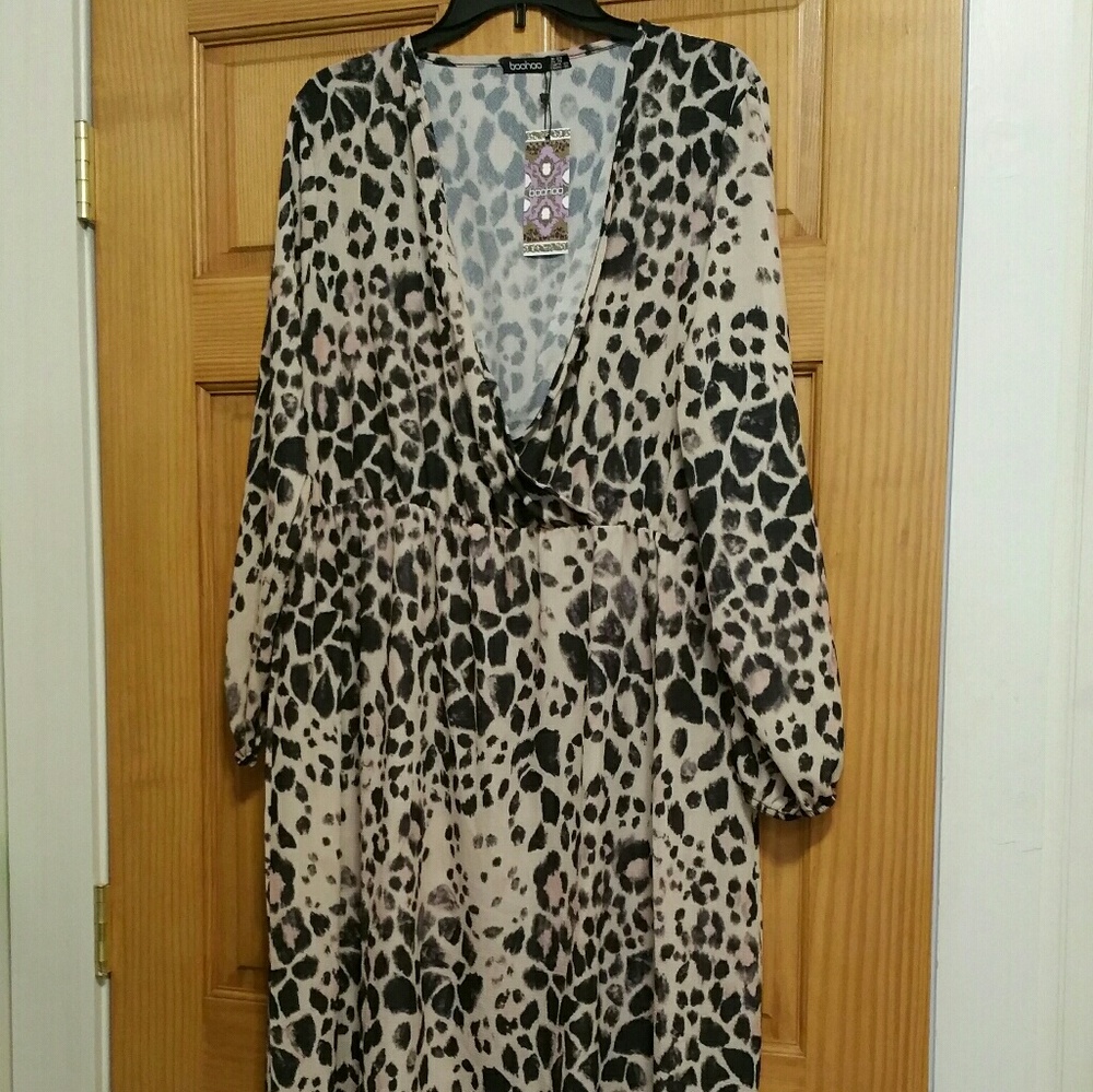NWT Boohoo Animal print Dress size 16